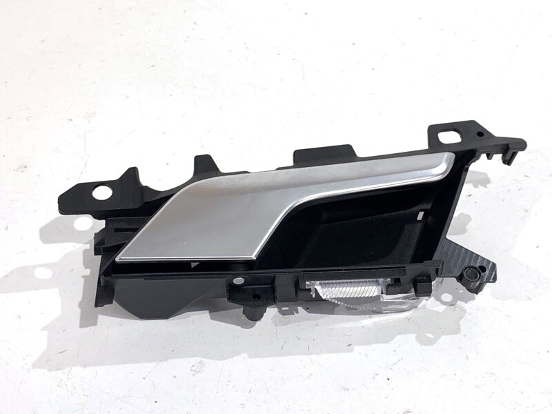 Klika vnitřní pravá zadní Audi A4 B9 Avant (8W5, 8WD) 2015 - 2025 8W0839020A