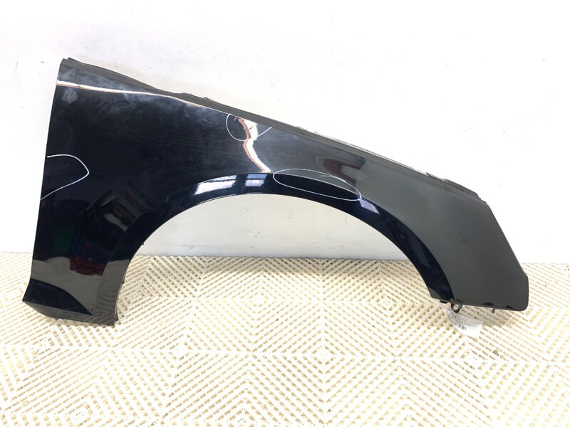 Blatník pravý přední Audi A4 B9 Avant (8W5, 8WD) 2015 - 2025 LY9T