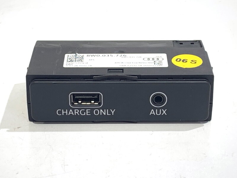 Zásuvka / uložení USB Audi A5 (F53, F5P) 2016 - 2022 8W0035726