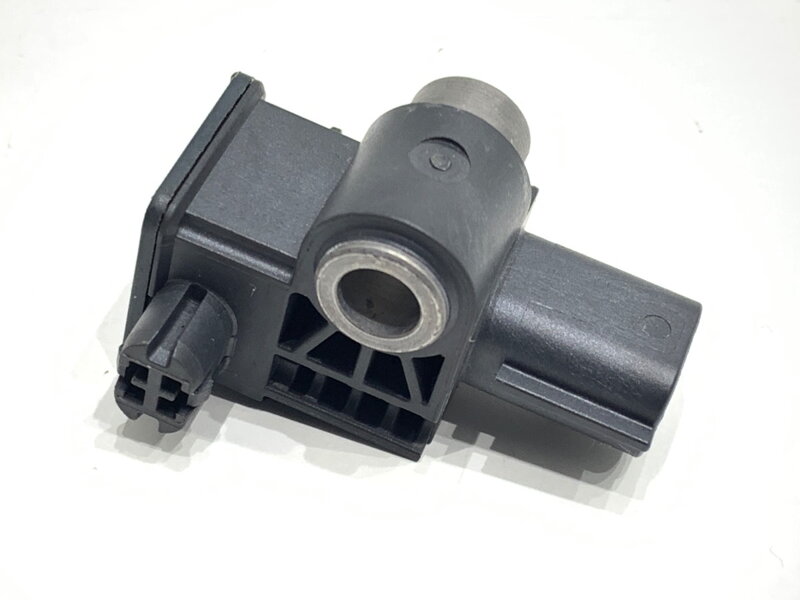 Čidlo nárazu Renault Clio V (B7_) 2019 - 2022 988305FL0A