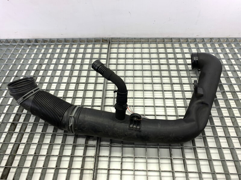Vzduchové potrubí VW Golf V (1K1) 2003 - 2010 1K0129654AD