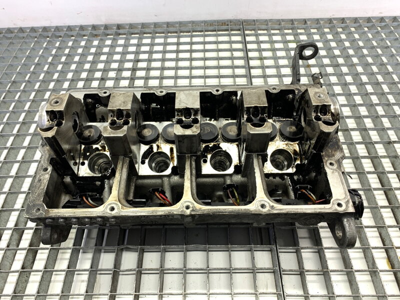 Hlava válců VW Golf V (1K1) 2003 - 2010 038103373R