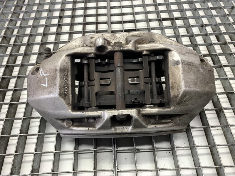 Brzdový třmen levý přední Mercedes-benz CLS (C257) 2017 - 2022 20B40105