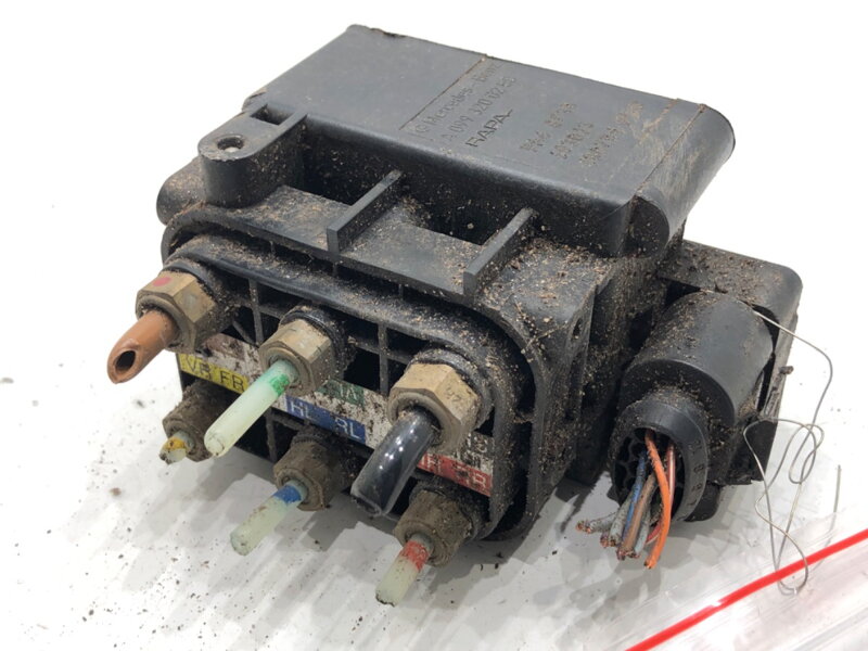 Rozdělovač zavěšení Mercedes-benz CLS (C257) 2017 - 2022 A0993200258