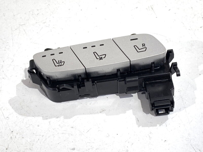 Vyhřívání wentylacji sedadla levý Mercedes-benz CLS (C257) 2017 - 2022 A2139051704