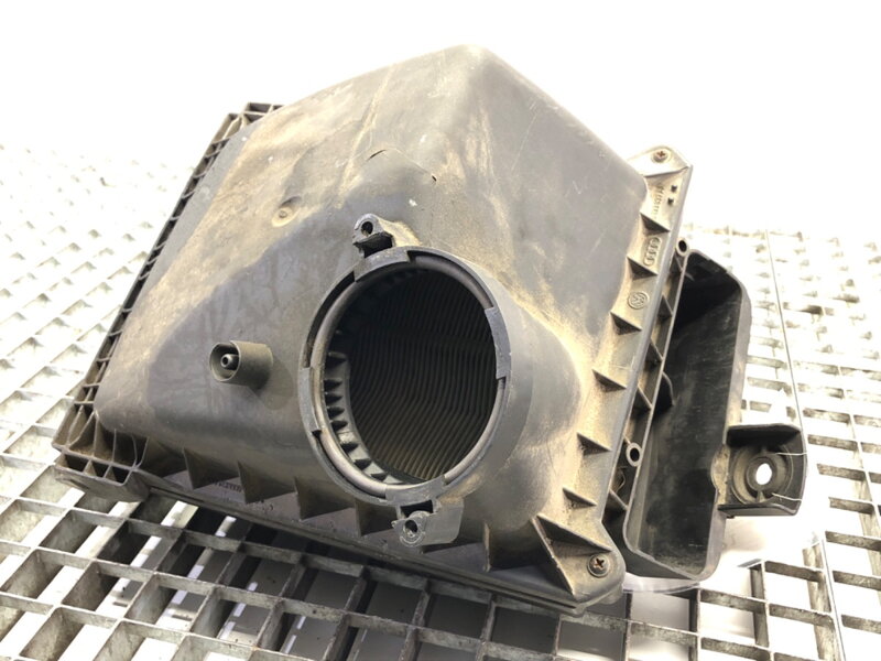 Kryt filtru vzduchu Audi A4 B6 (8E2) 2000 - 2005 06C133843