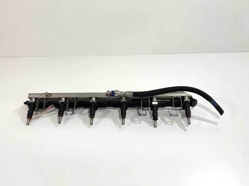 Vstřikovací rampa BMW 3 Coupe (E92) 2005 - 2013 7542541