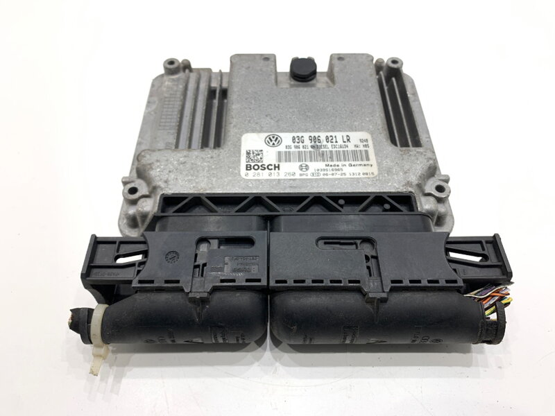 Řídicí jednotka motoru VW Passat B6 (3C2) 2005 - 2010 906021LR 0281013260