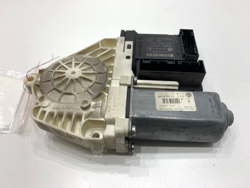 Motorek stahovačky okna levý přední VW Passat B6 (3C2) 2005 - 2010 1K0959701P 1K0959793L