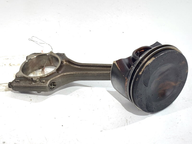 Píst S ojnicí VW CC B7 (358) 2011 - 2016 CBF