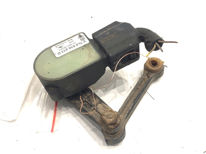 Čidlo náklonu xenon přední levý Audi Q7 (4LB) 2006 - 2016 7L0616213D