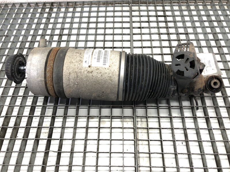 Tlumič pravý zadní Audi Q7 (4LB) 2006 - 2016 7L8616020A