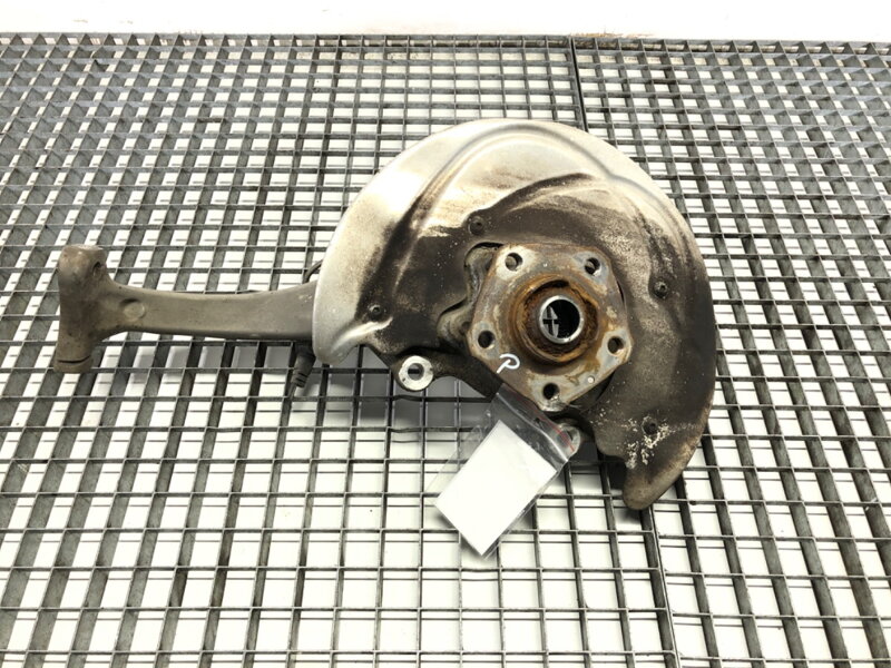 Otoč pravá přední Audi A4 B9 Avant (8W5, 8WD) 2015 - 2025 8W0407560