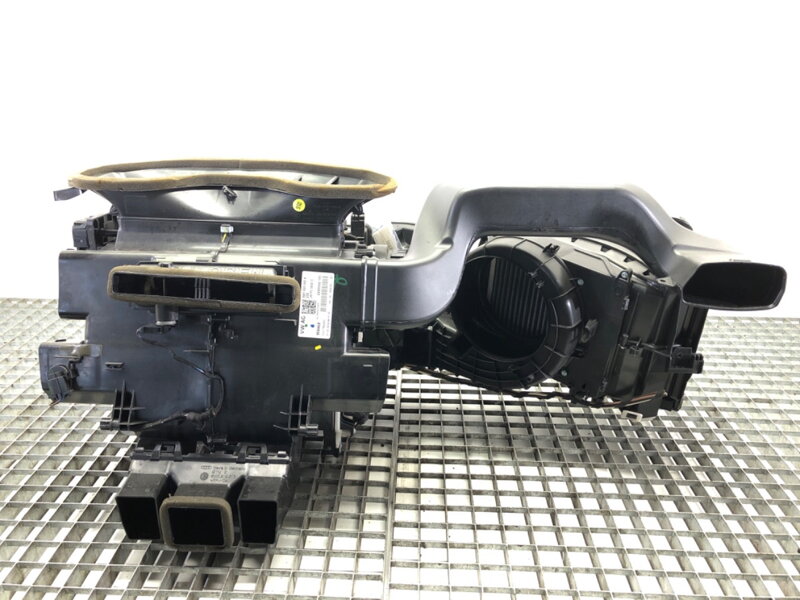 Radiátor topení kompletní kombajn Audi A4 B9 Avant (8W5, 8WD) 2015 - 2025 8W1820005A