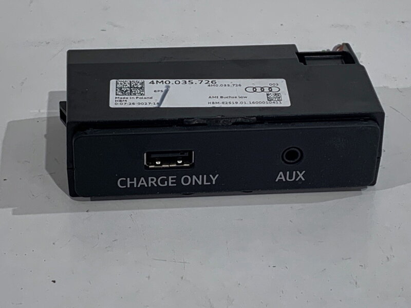 Zásuvka / uložení USB Audi A4 B9 Avant (8W5, 8WD) 2015 - 2025 4M0035726