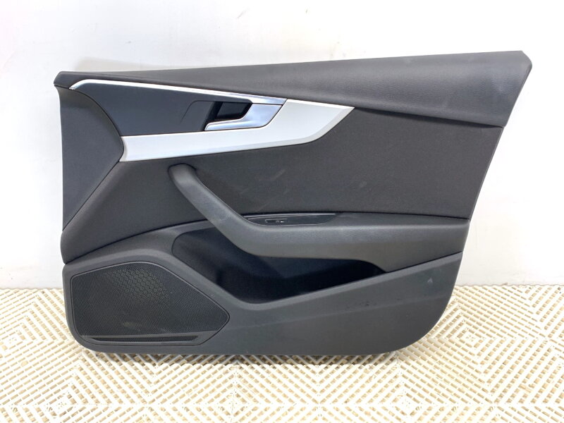 Tapecírung dveří pravý přední Audi A4 B9 Avant (8W5, 8WD) 2015 - 2025