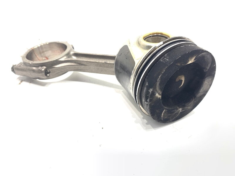 Píst S ojnicí Audi A4 B9 Avant (8W5, 8WD) 2015 - 2025 04LA DEU