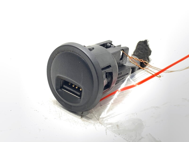 Zásuvka / uložení USB Citroen Berlingo (B9) 2008 - 2022 9664795277