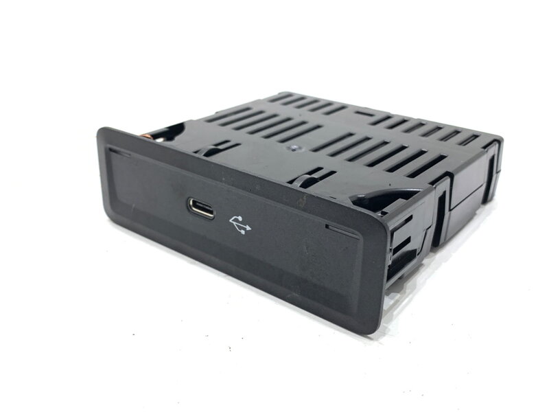 Zásuvka / uložení USB Mercedes-benz GLE (V167) 2018 - 2022 A1678202103