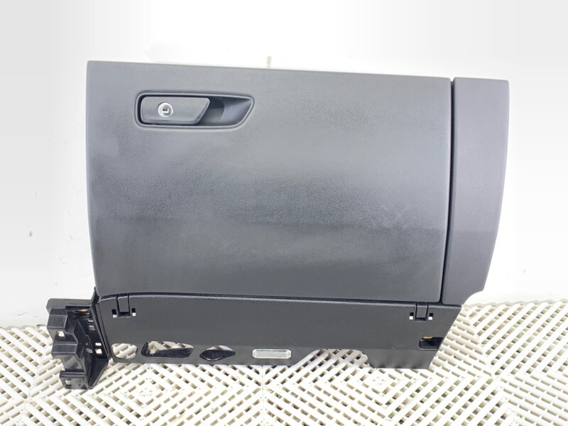 Odkládací schránka spolujezdce Audi Q8 (4MN) 2018 - 2022 4M8857035