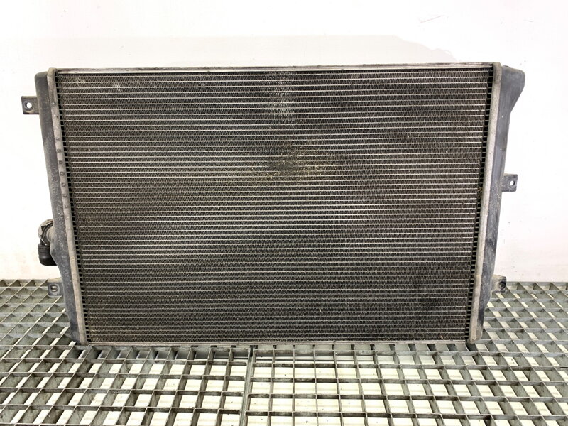 Chladič vody VW Passat B6 Variant (3C5) 2005 - 2011