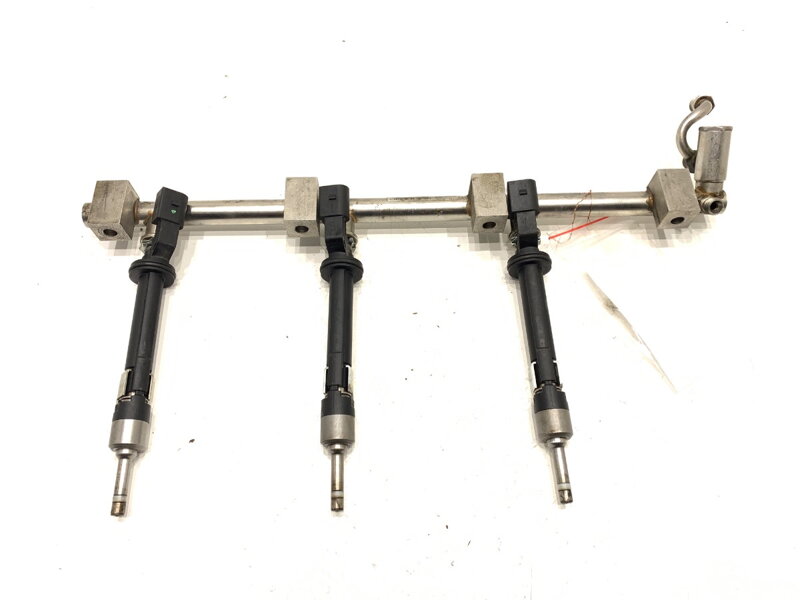 Vstřikovací rampa VW Touareg (7LA, 7L6, 7L7) 2002 - 2013 03H133316