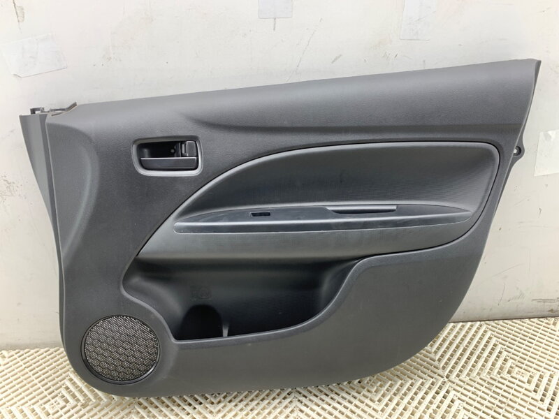 Tapecírung dveří pravý přední Mitsubishi Mirage / Space Star VI Liftback (A0_A) 2012 - 2022
