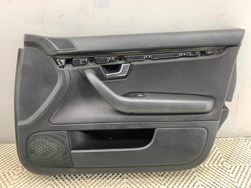 Tapecírung dveří pravý přední Audi A4 B6 (8E2) 2000 - 2005