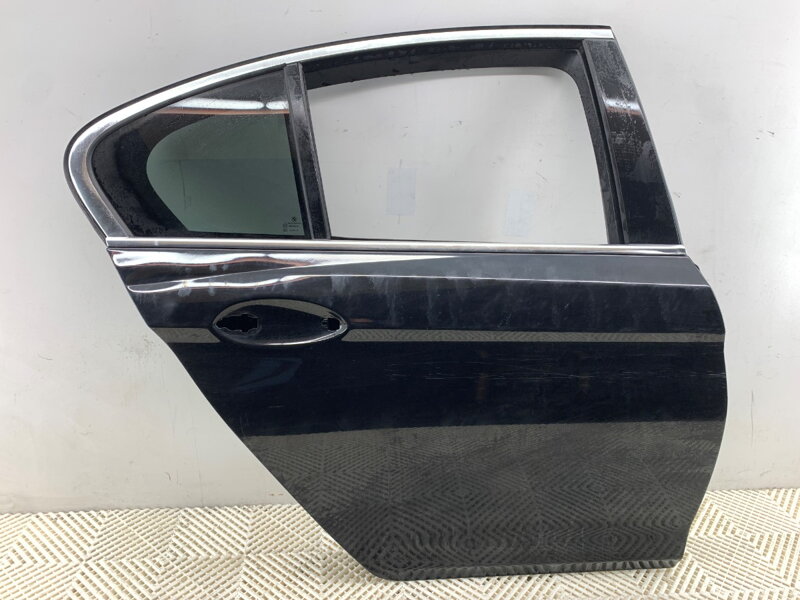 Dveře pravé zadní 668 BMW 5 (G30, F90) 2016 - 2022
