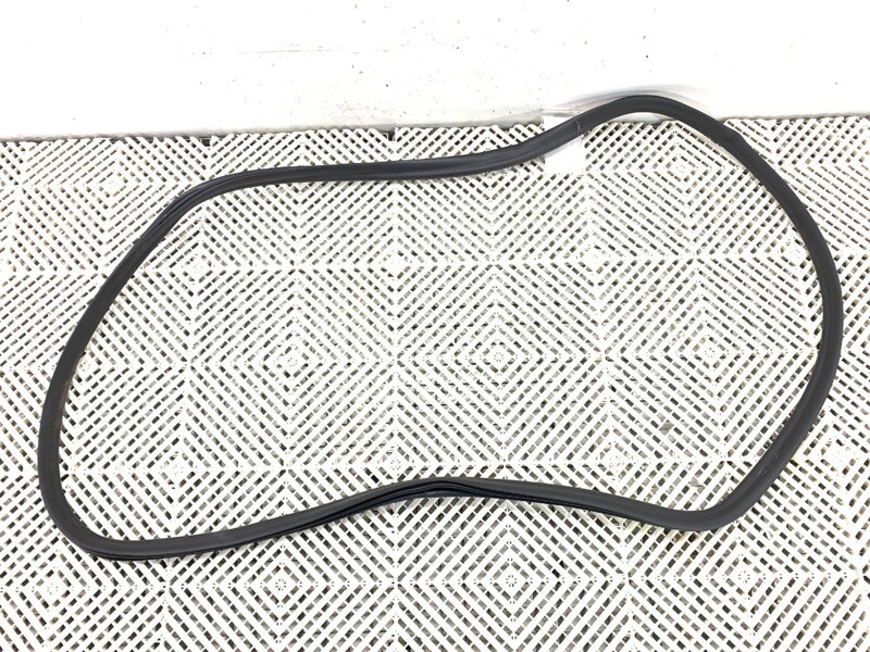 Těsnění dveří zadní pravé BMW 5 (G30, F90) 2016 - 2022