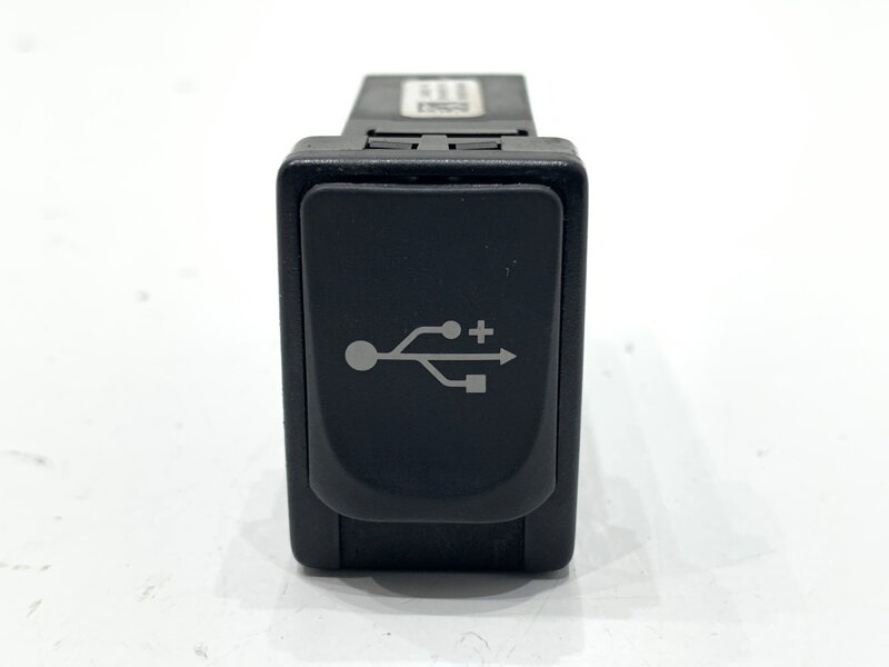 Zásuvka / uložení USB Toyota Yaris (_P13_) 2010 - 2022 86190-0D060