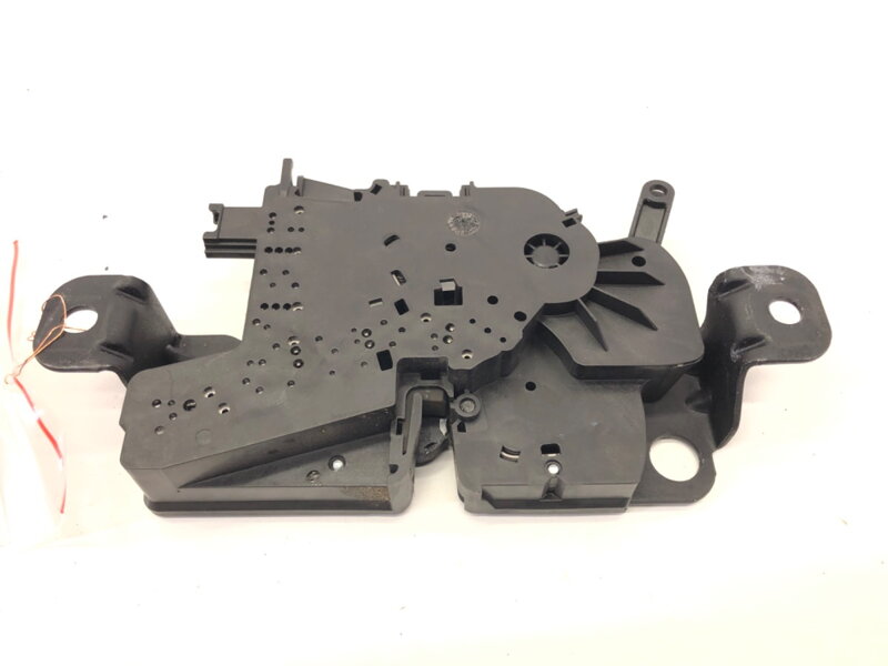 Zámek víka kufru zadní BMW 5 (G30, F90) 2016 - 2022 7383283