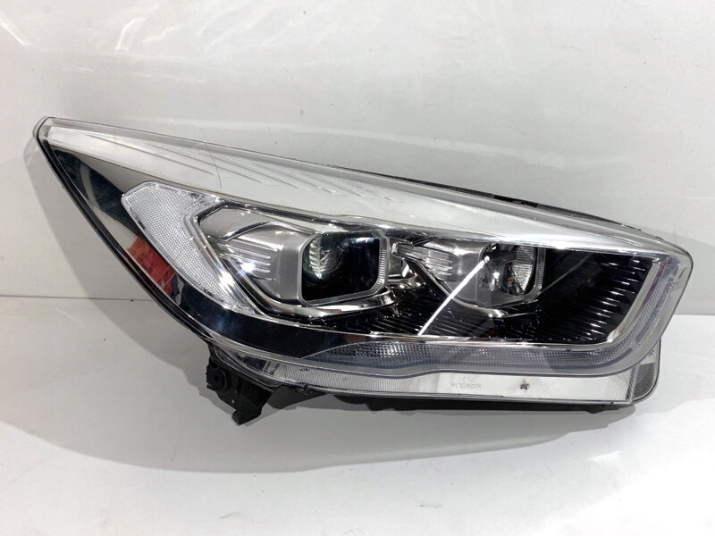Světlo pravé přední xenon Ford Kuga II (DM2) 2012 - 2022 GV4113D154AJ