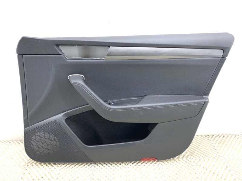 Tapecírung dveří pravý přední Skoda Superb III Kombi (3V5) 2015 - 2022 3V1867014CM