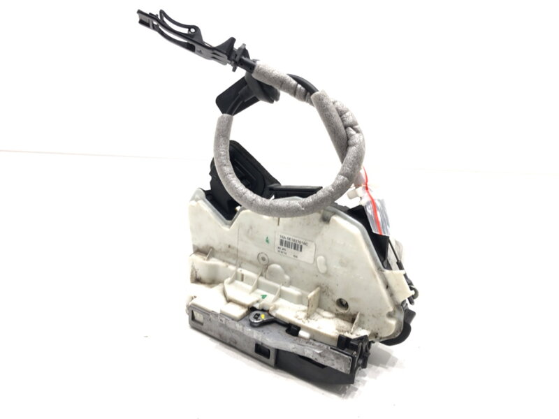 Zámek dveří pravý přední VW Passat B8 Variant (3G5, CB5) 2014 - 2022 5E1837016C