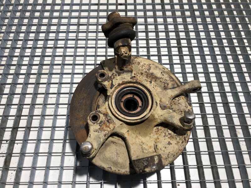 Otoč levá přední Nissan Terrano (D10) 2013 - 2022