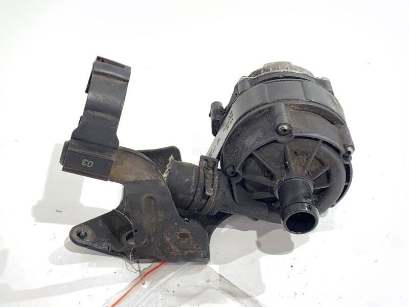 Přídavná vodní pumpa VW Passat B8 Variant (3G5, CB5) 2014 - 2022 04L965567A