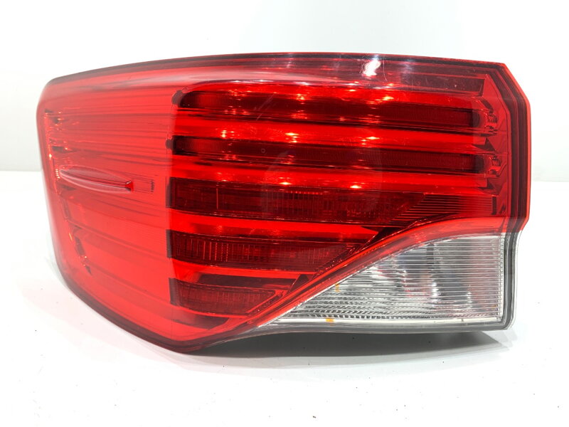 Světlo levé zadní Toyota Avensis Sedan (_T27_) 2008 - 2018
