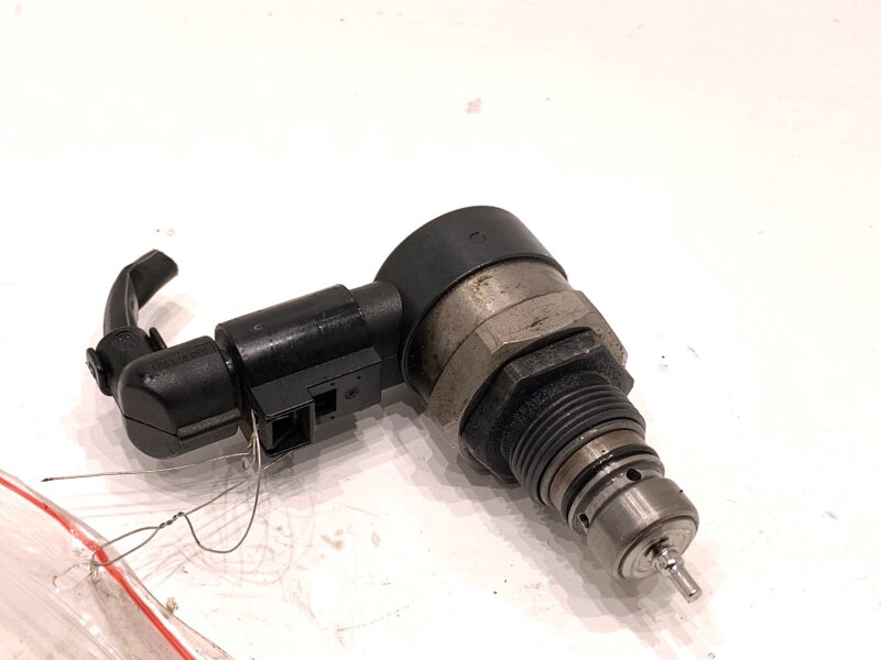 Regulátor tlaku paliva VW Passat B7 Variant (365) 2010 - 2015 057130764AB