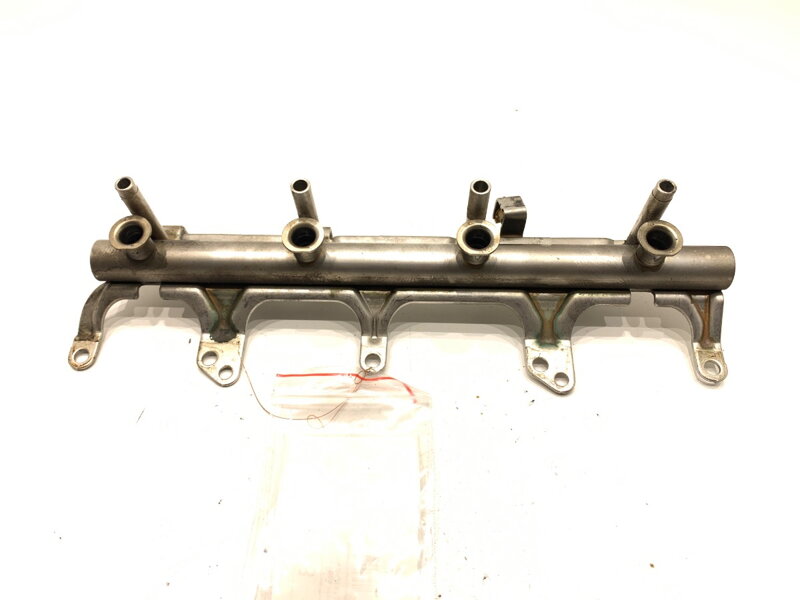 Vstřikovací rampa Audi A4 B8 (8K2) 2007 - 2015 06J133317