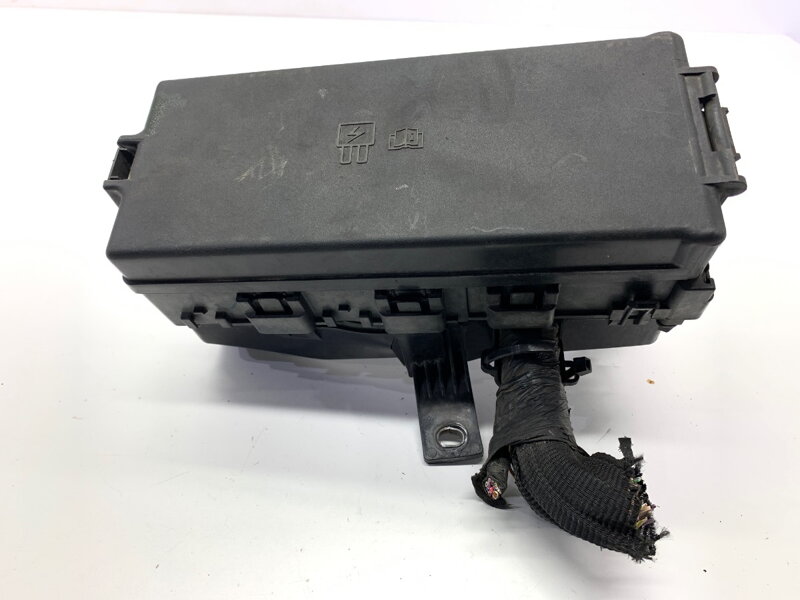 Pojistková skříňka Ford USA Mustang Coupe 2004 - 2022