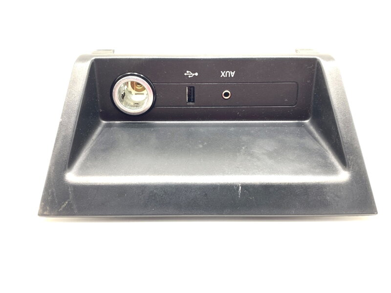Zásuvka / uložení USB Skoda Fabia III Kombi (NJ5) 2014 - 2022 6V0857367A