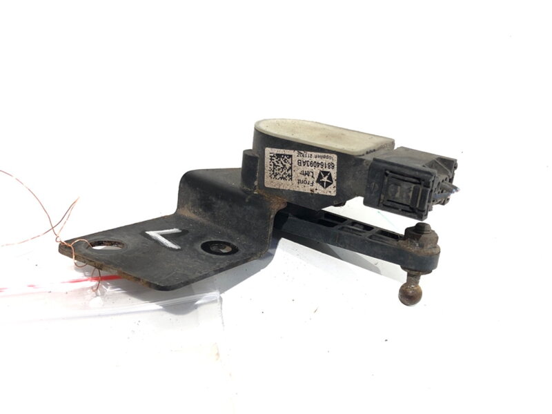 Čidlo náklonu xenon přední levý Jeep Grand Cherokee IV (WK, WK2) 2010 - 2022 68164093AB