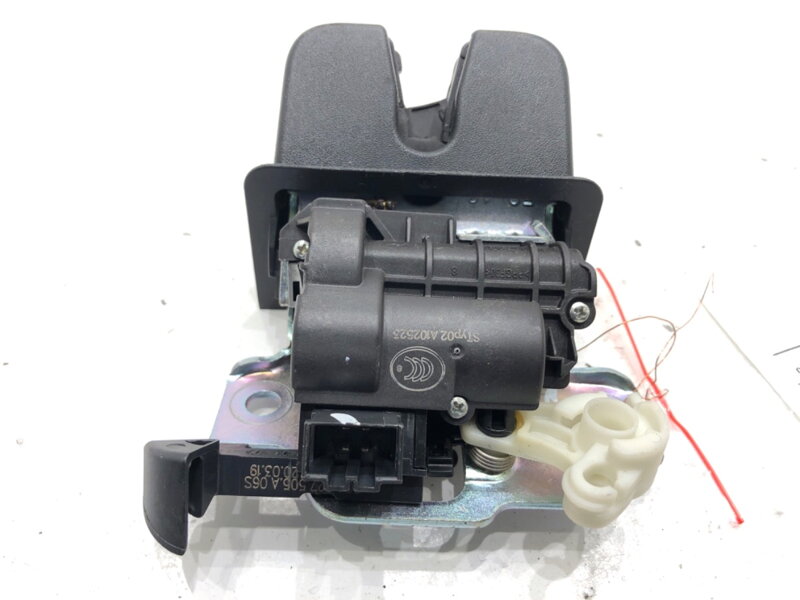 Zámek víka kufru zadní VW T-roc (A11) 2017 - 2022 2GA827505A