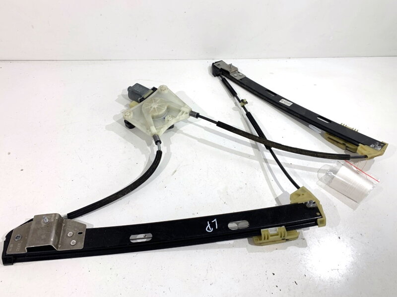 Stahovačka okna levá přední VW T-roc (A11) 2017 - 2022 2GA837461F