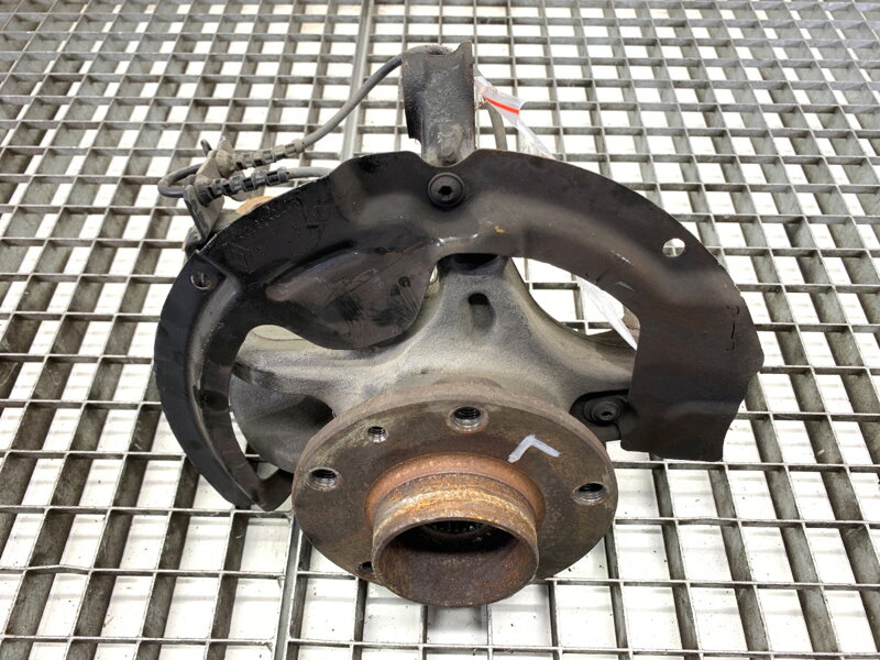 Otoč levá přední Renault Megane IV Liftback (B9A/M/N_) 2015 - 2022