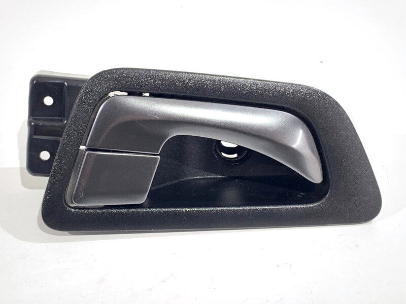 Klika vnitřní pravá přední Ssangyong Tivoli 2015 - 2022