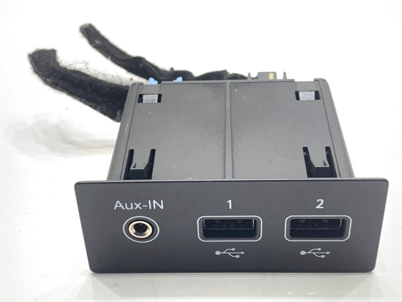 Zásuvka / uložení USB Renault Clio V (B7_) 2019 - 2022 280231553R