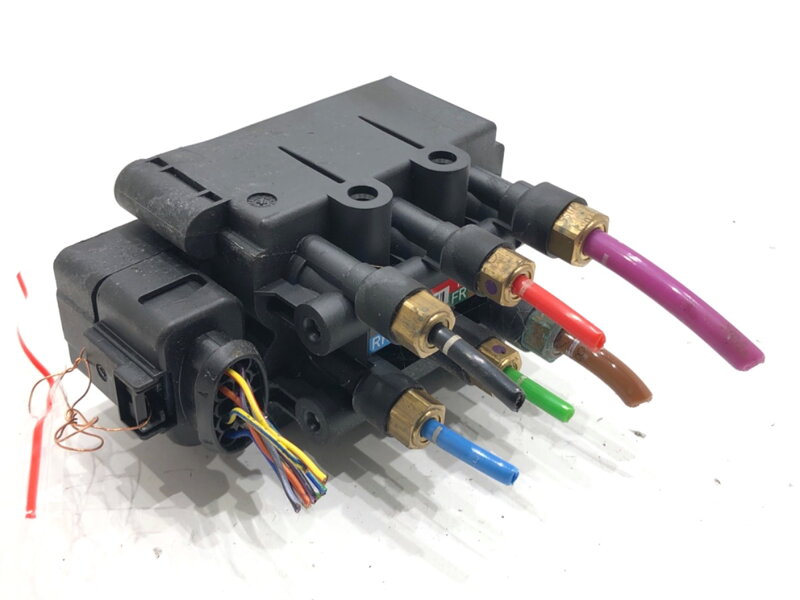 Rozdělovač zavěšení Audi A8 D5 (4N2, 4N8) 2017 - 2022 4N0616013