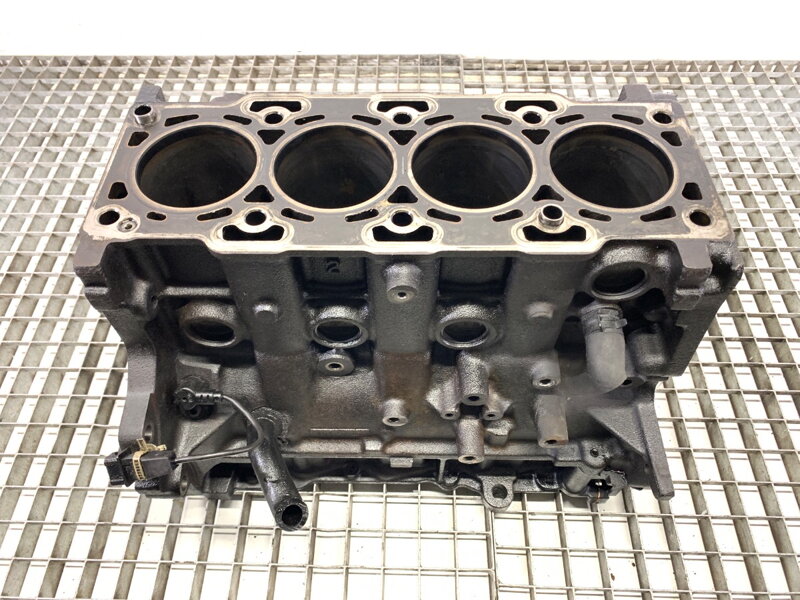 Blok motoru Opel Antara A (L07) 2006 - 2022 96440108